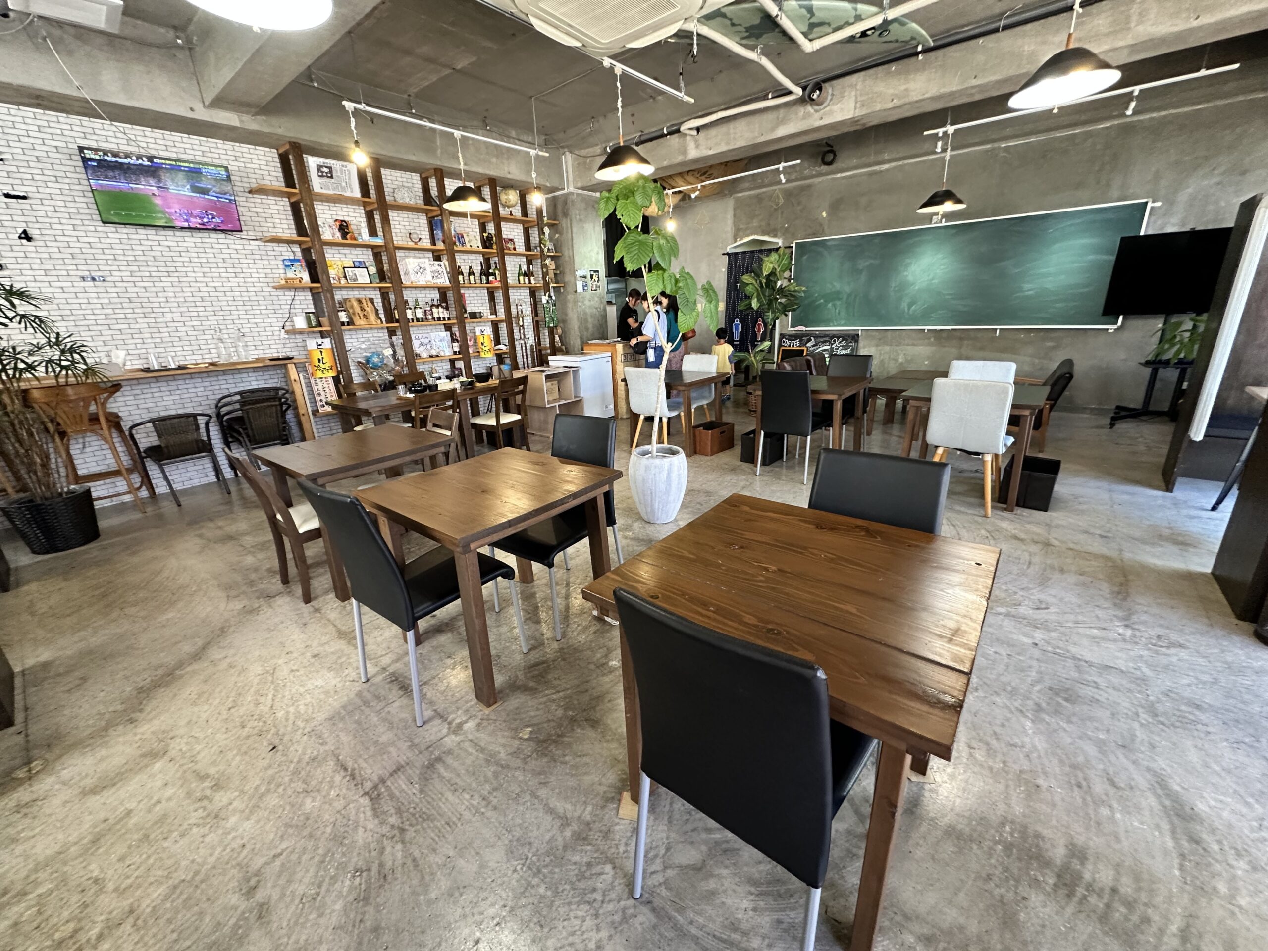 熟成焼肉 あらた 糸満店 店内